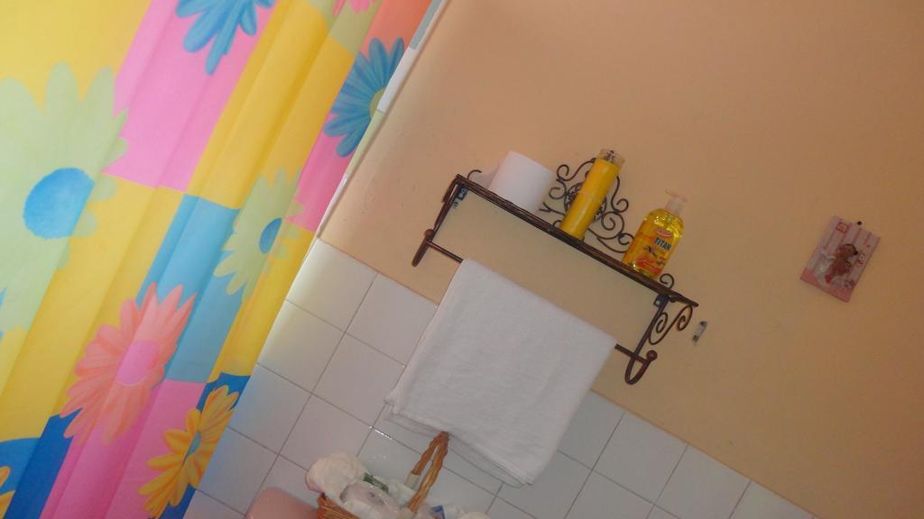 Yard Style Hotel Kingston Room photo