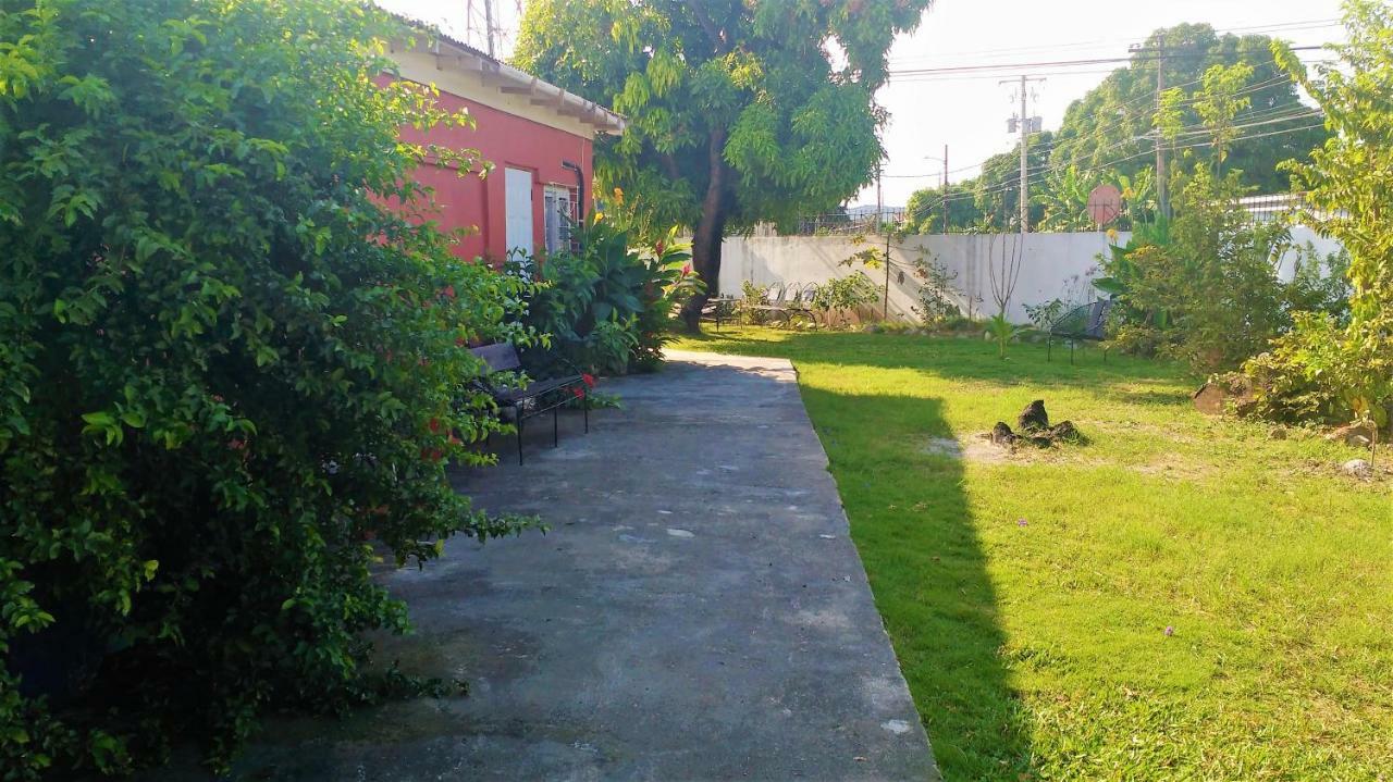 Yard Style Hotel Kingston Exterior photo